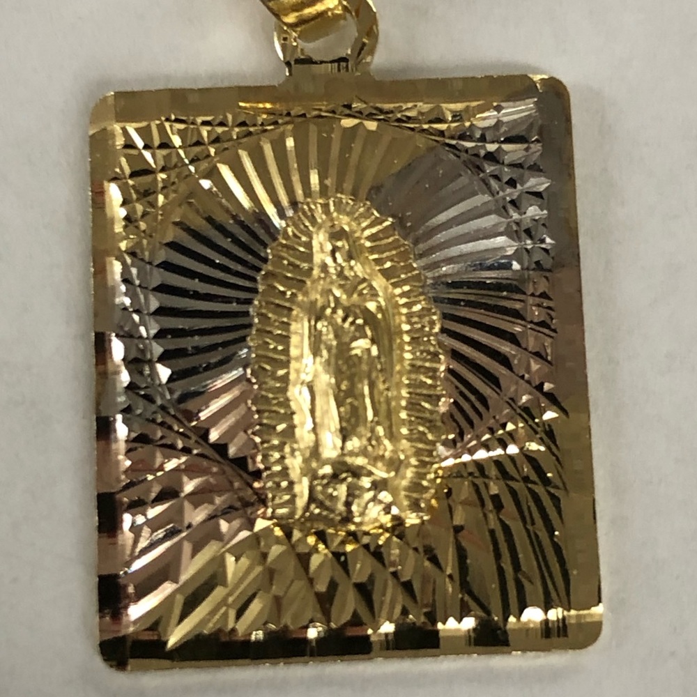 Beautiful Pendant For Gorgeous Females